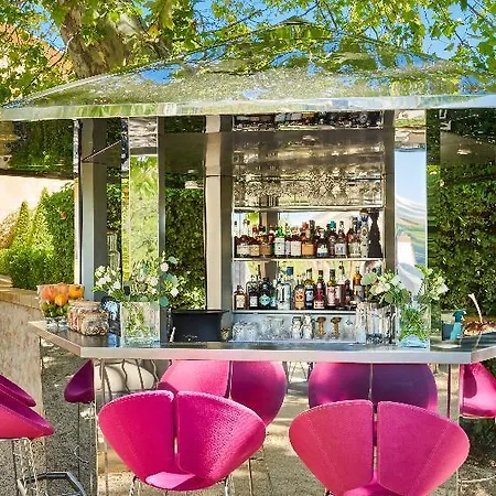 Отель Chateau De La Gaude 5*