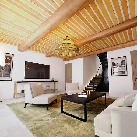Отель Chateau De La Gaude 5*